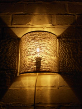 11 Halbzylinder gelocht Gold 20 x 20 cm